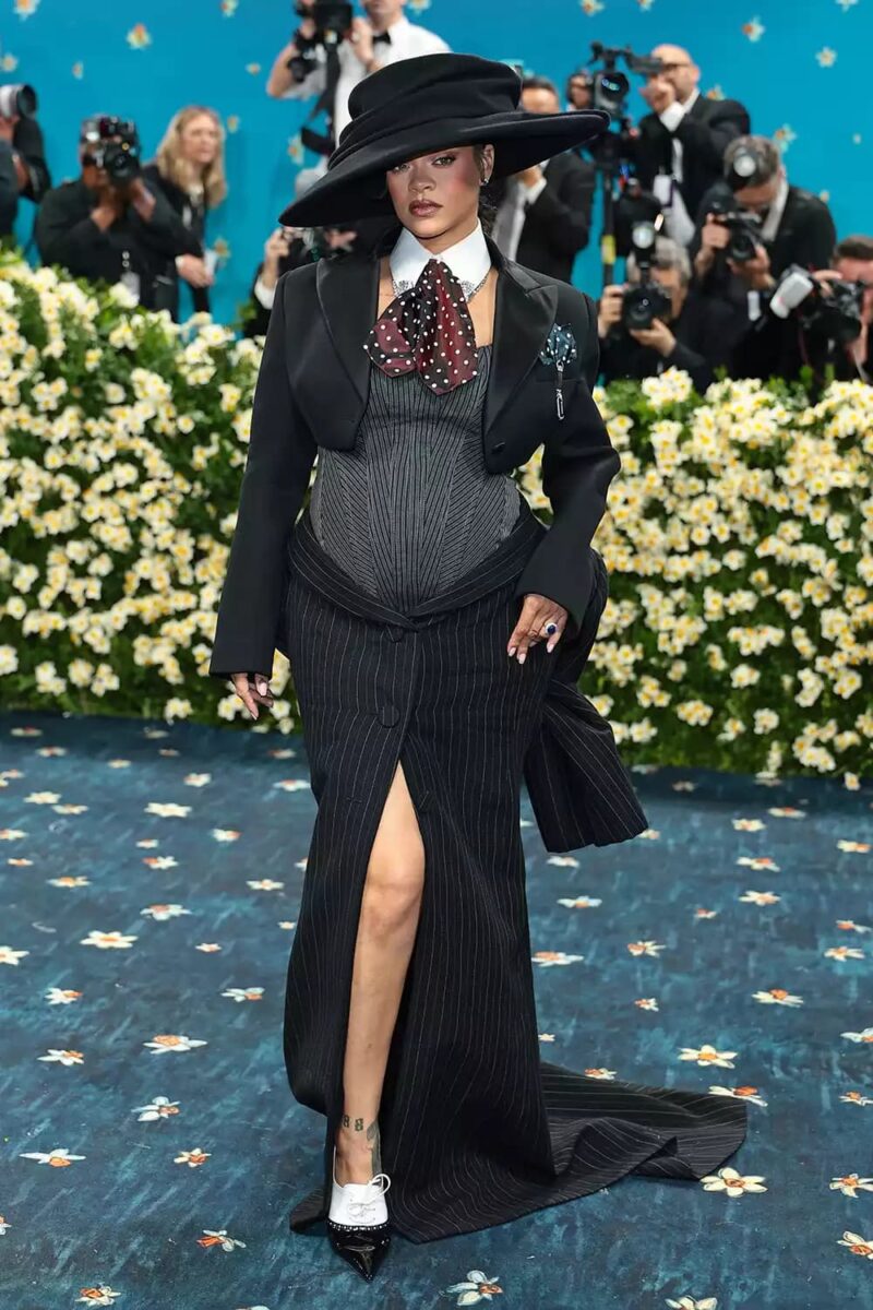 Rihanna showing off her baby bump